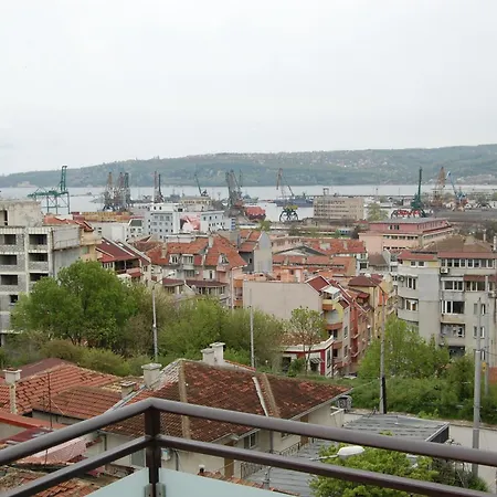 Panoramic Sea-port View 아파트